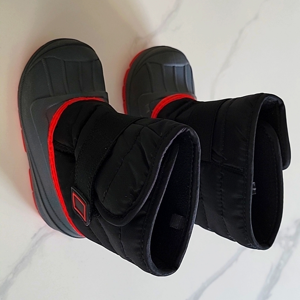 Toddler size 8 snow boots